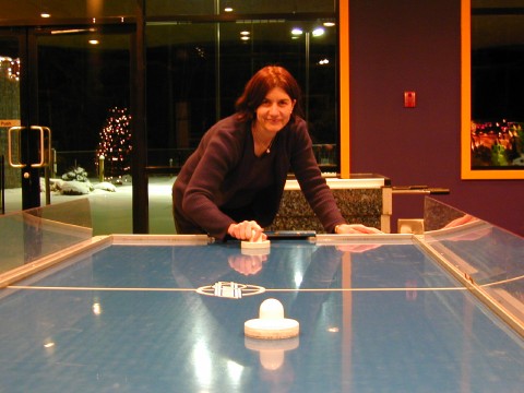 Ellen playing air hockey